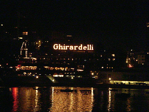  Fotografie Attraktion  San Francisco Ghirardelli Square bei Nacht